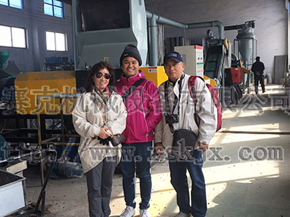 越南橡膠顆粒設(shè)備客戶購機(jī)圖